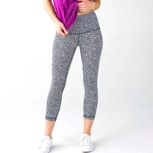 Lululemon Wunder Under High Rise 21” Crop, Miss Mosaic Black, Size 6